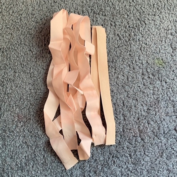 Pointe shoes - Picture 3 of 7